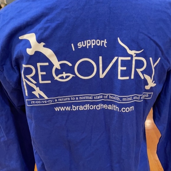 💜 5 for $25 or 3 for $18 Blue Bradford tee - Picture 4 of 5